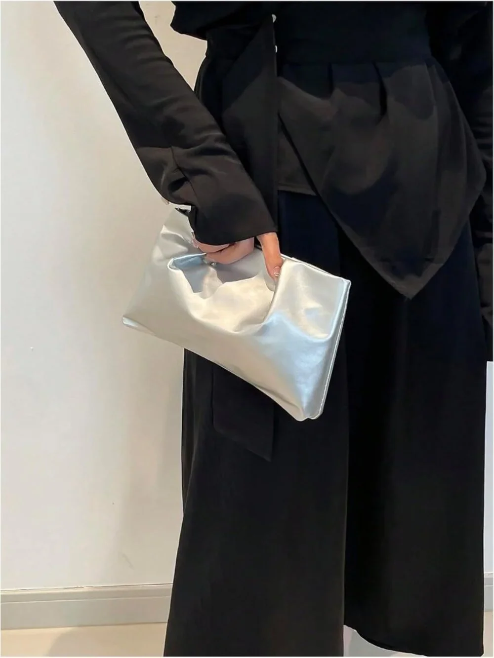 👜Women's Silver PU Leather Clutch Purses Small Zipper Elegant Ruched Handbag